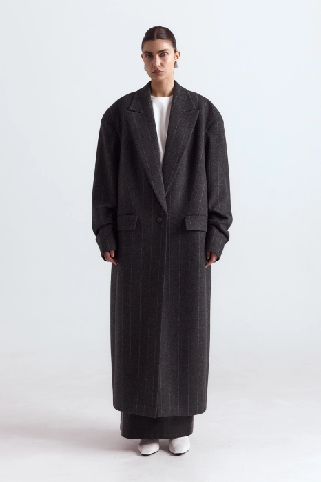 Straight-cut coat with gathered sleeves