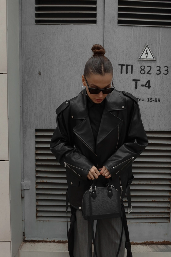 Куртка шкіряна з підплічниками та поясом 