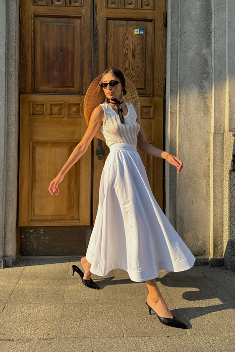 Спідниця-кльош міді з косими кишенями