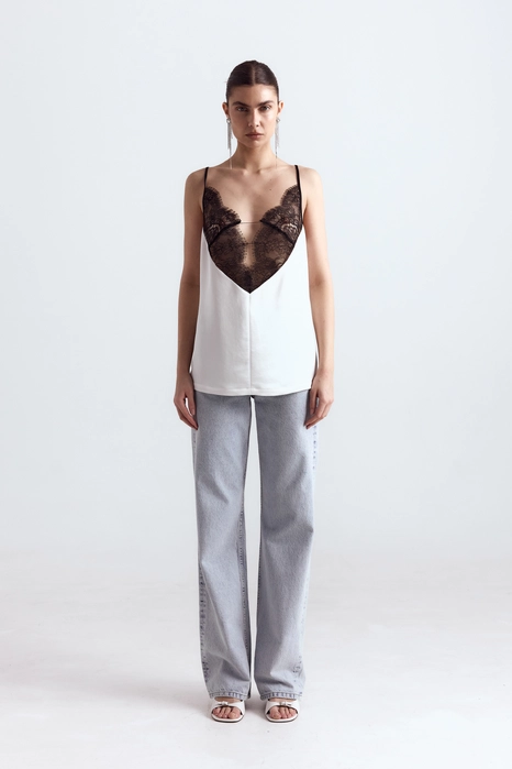 Топ на бретелях з мереживом