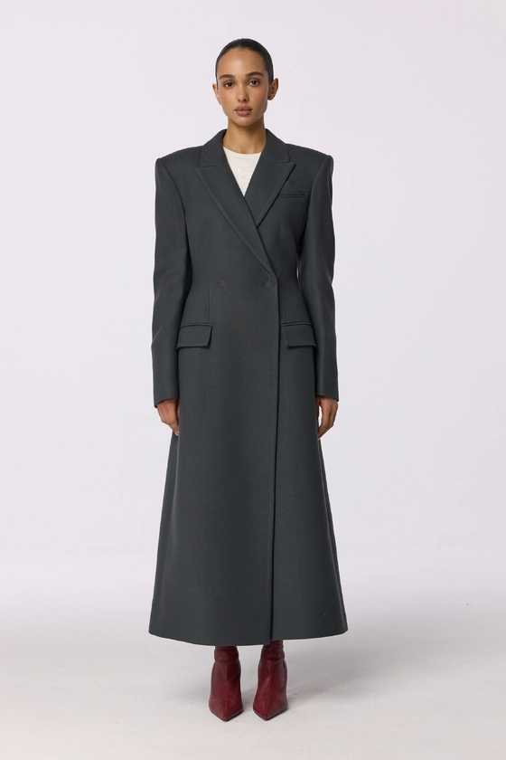 Fitted coat with accent shoulders 