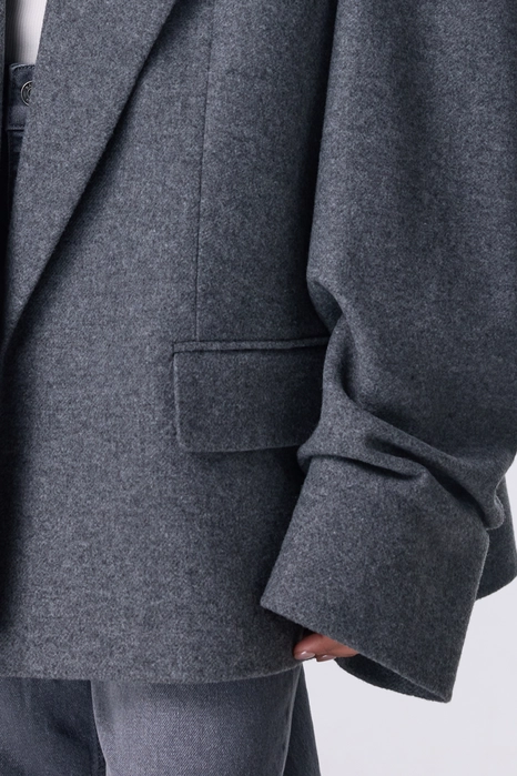 Пальто-жакет оверсайз із збіркою на рукаві