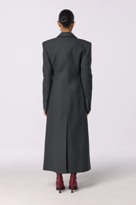 Fitted coat with accent shoulders - photo 6