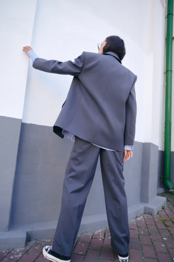 Mid-rise wool trousers with a crease - photo 5