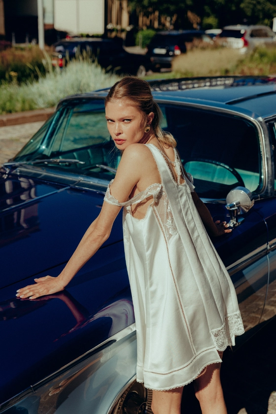 Сукня міні з мереживом 