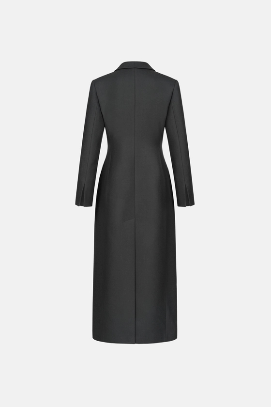 Fitted coat with accent shoulders 