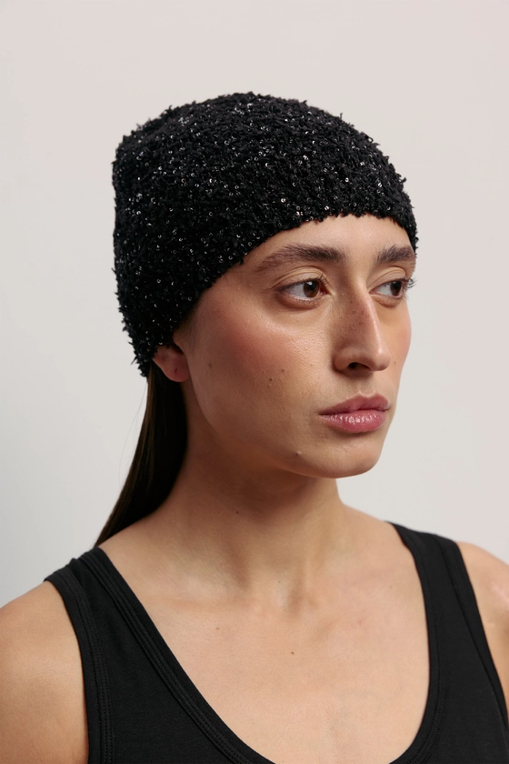 Шапка з паєтками 