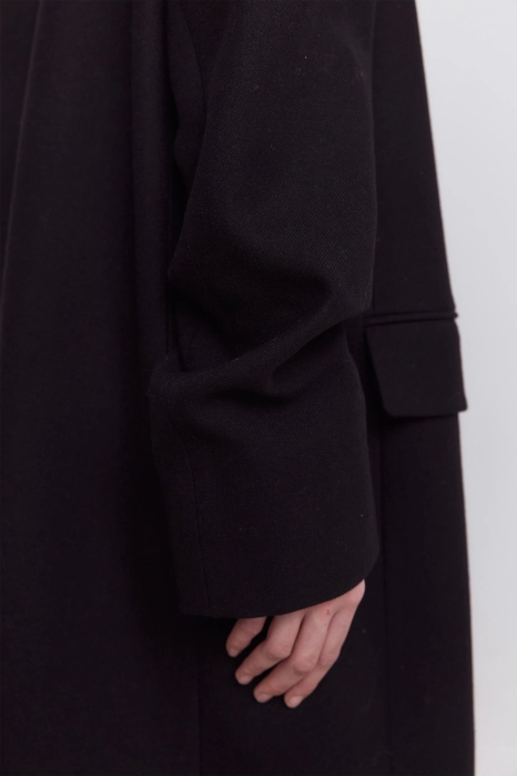 Straight-cut coat with gathered sleeves