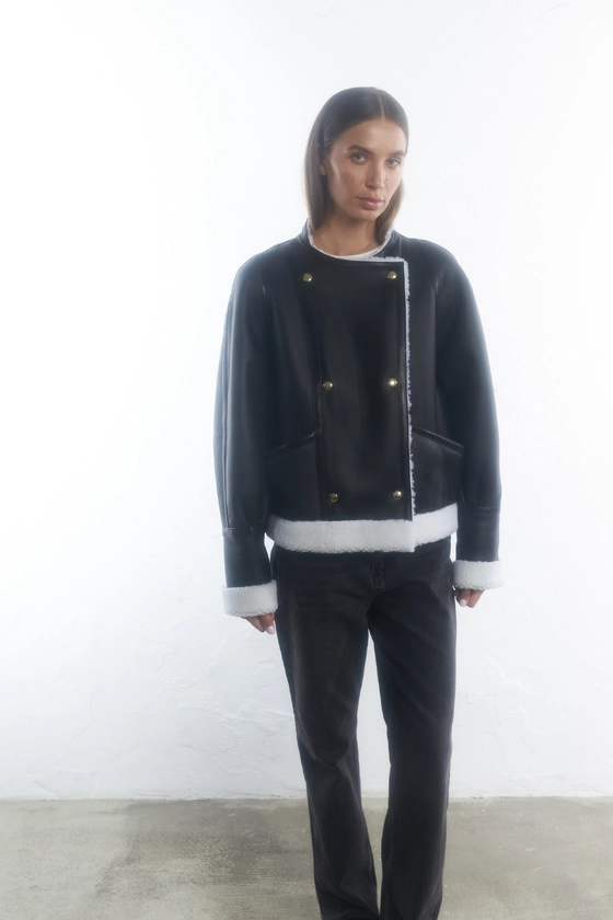 Дублянка двобортна з об'ємними рукавами 