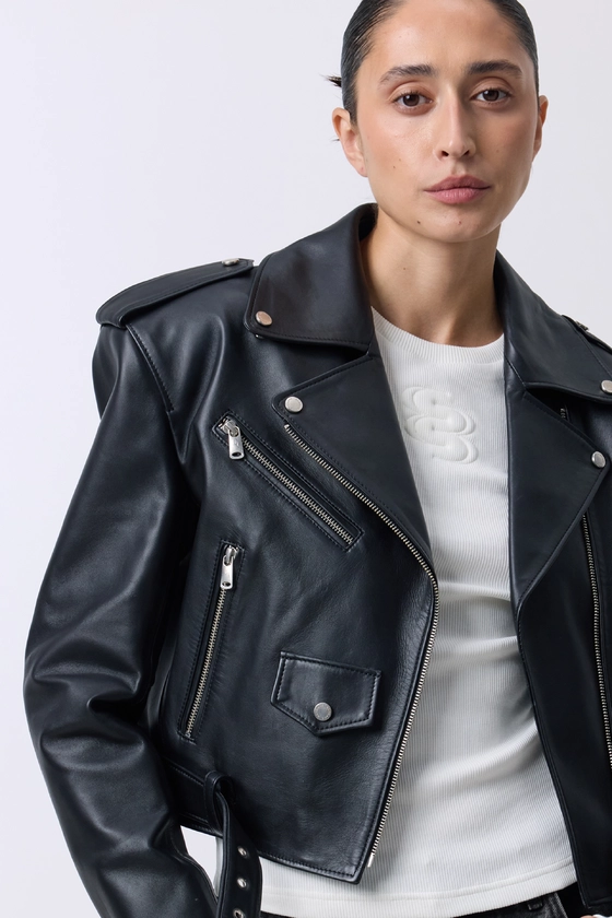 Куртка шкіряна з підплічниками та поясом 