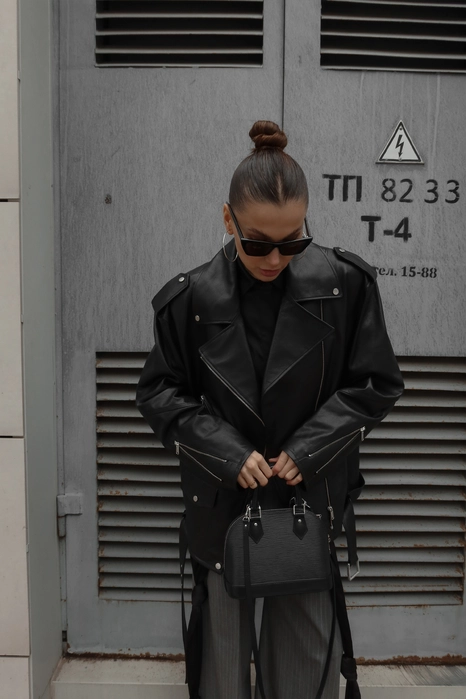 Куртка шкіряна з підплічниками та поясом