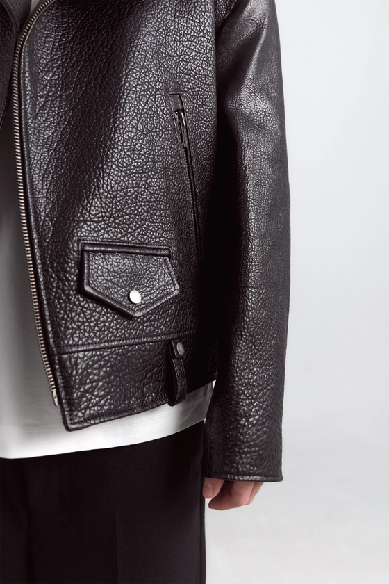 Шкіряна куртка зі структурованої шкіри 
