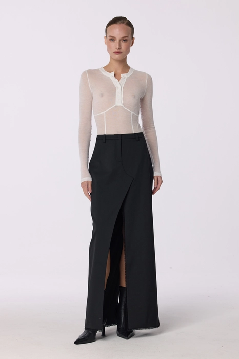 Maxi skirt with a slit