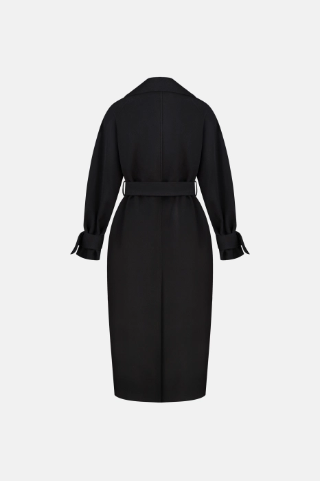 Maxi coat with lowered sleeves