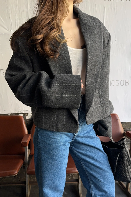 Пальто кроп зі збіркою на рукаві 