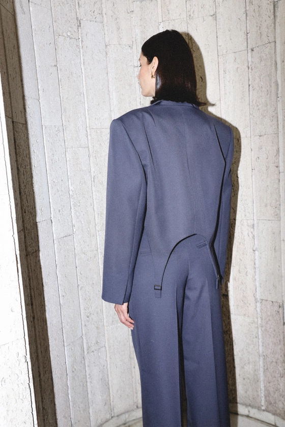 Брюки вовняні на середній посадці зі стрілками 