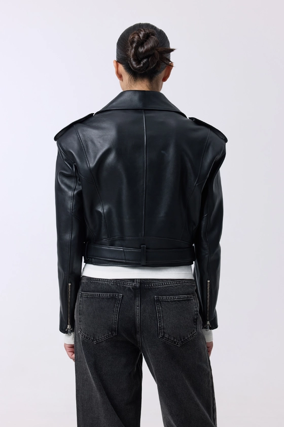 Куртка шкіряна з підплічниками та поясом 