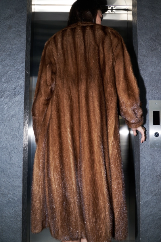 Вінтажна норкова шуба з V-образним вирізом 