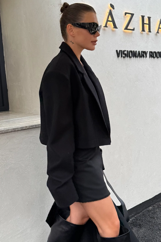 Пальто-жакет кроп із збіркою на рукаві 