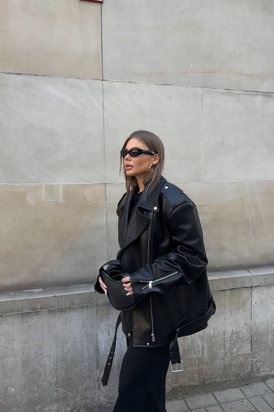 Куртка шкіряна з підплічниками та поясом 