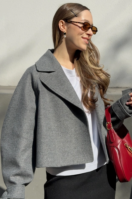 Пальто кроп зі cпущеним рукавом