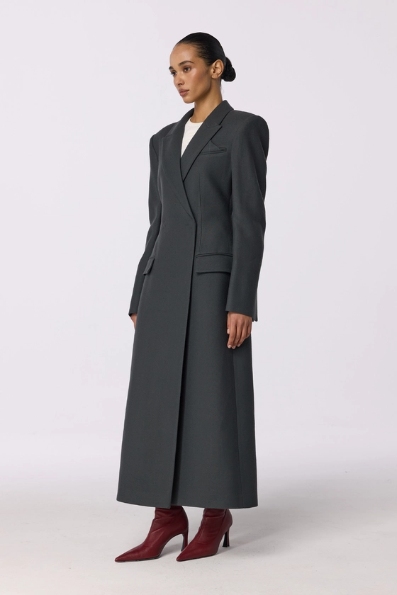 Fitted coat with accent shoulders 