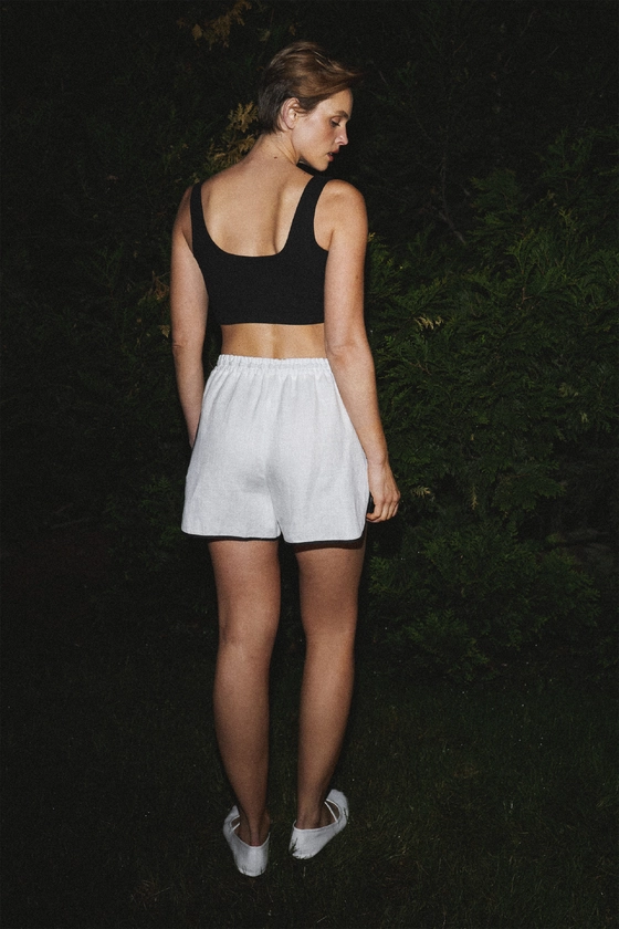 Шорти лляні з темно-синьою окантовкою та зав'язками 