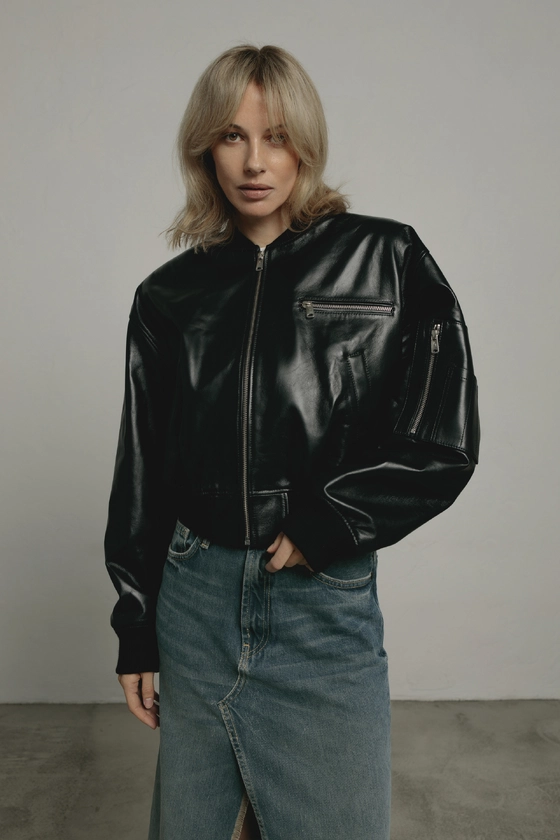 Бомбер укорочений з кишенею на рукаві 