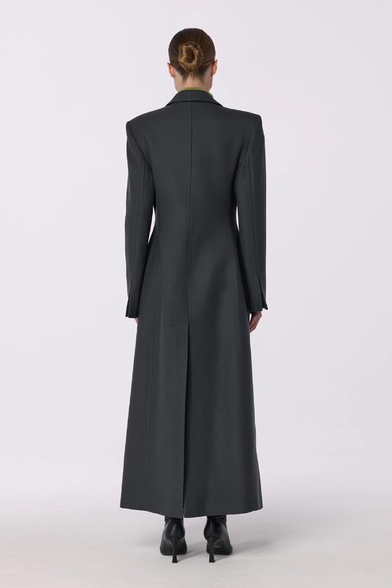 Fitted coat with accent shoulders 